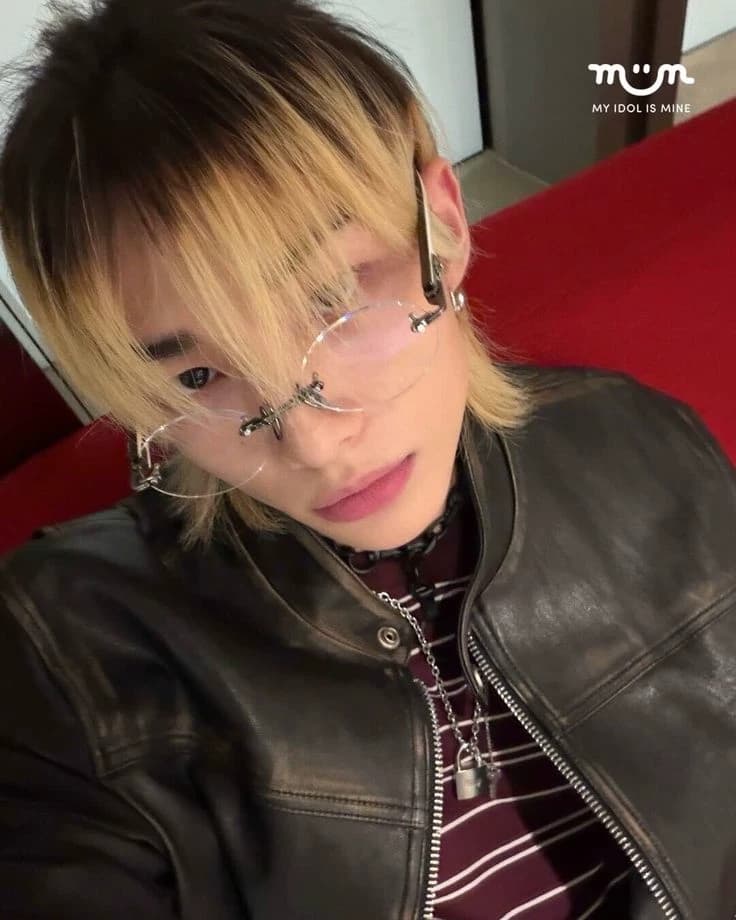Hwang Hyunjin thumbnail