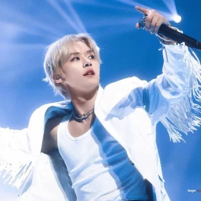 Lee Know (Mino) thumbnail