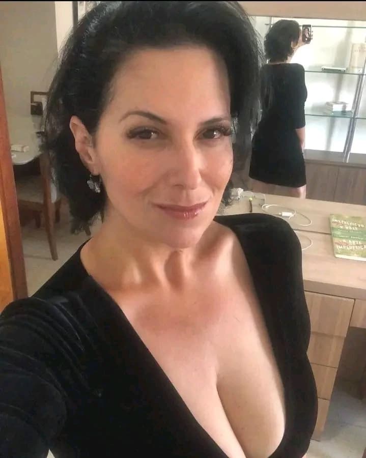 Mother Lúcia, 45 years old, divorced thumbnail
