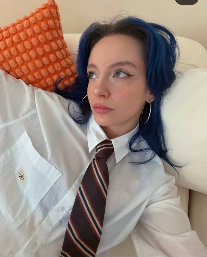Zeynep(Singer, member of Manifest) thumbnail