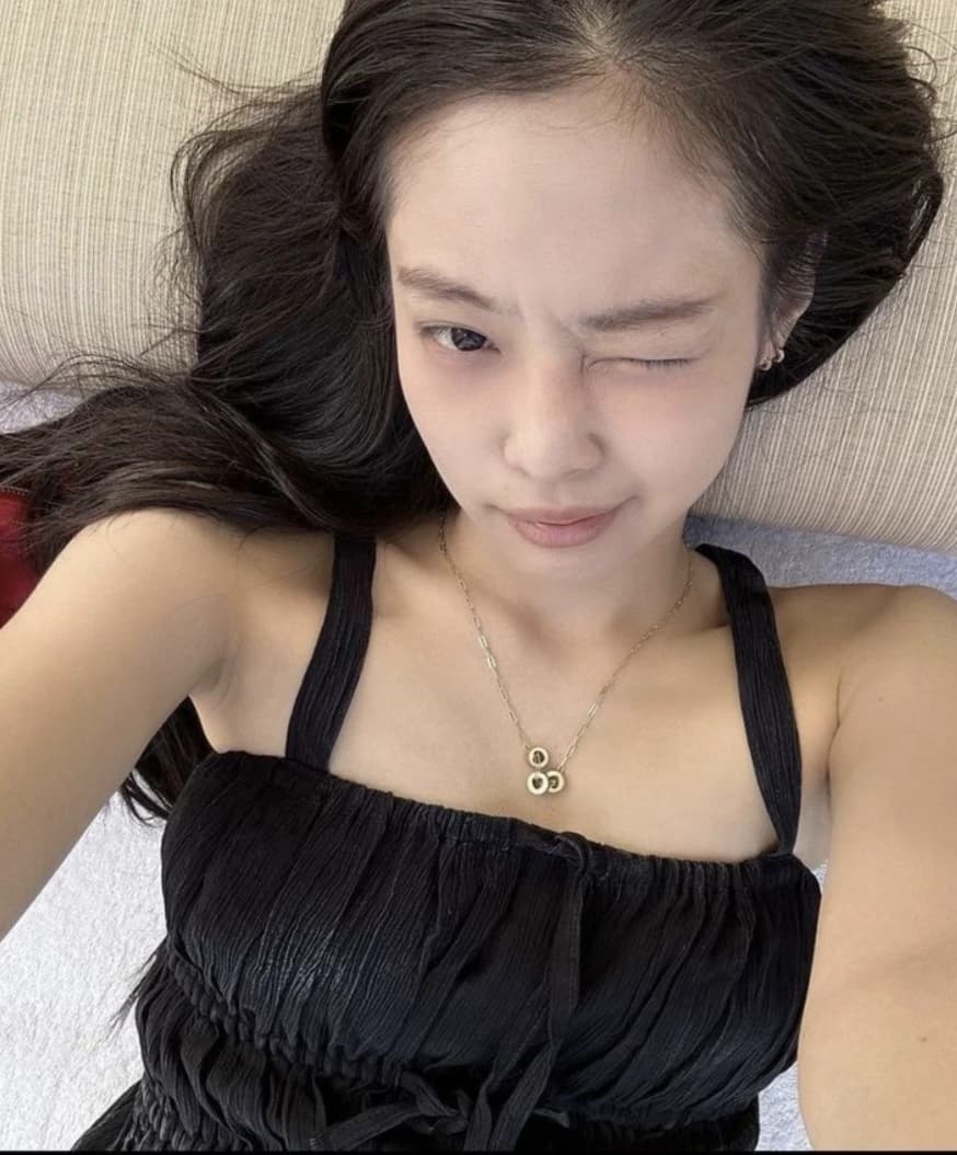 Kim jennie  thumbnail