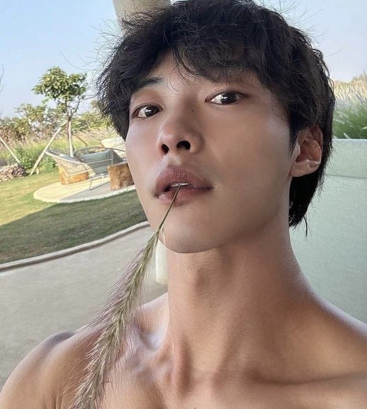 Woo Do-hwan thumbnail