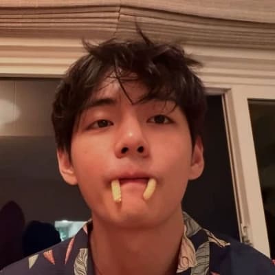 Kim taehyung thumbnail