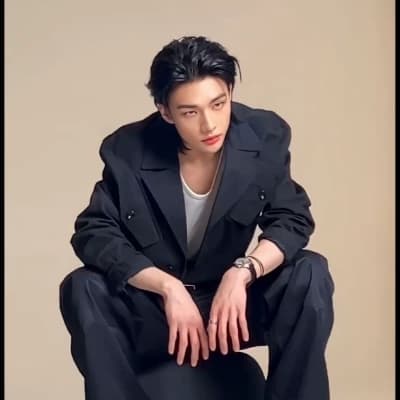 Hwang Hyunjin thumbnail