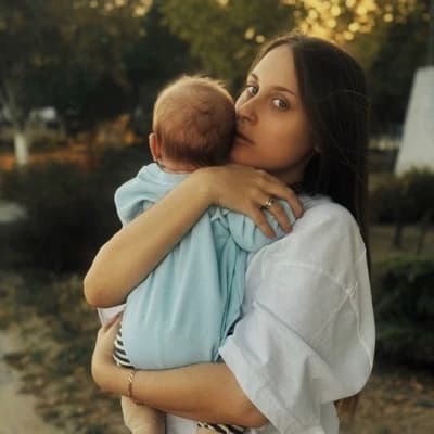 Amina. Young Russian Mother thumbnail