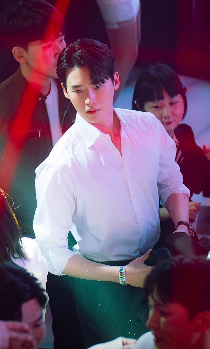 Lee jong suk  thumbnail