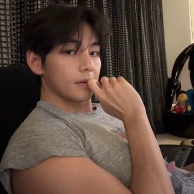 Kim Taehyung thumbnail