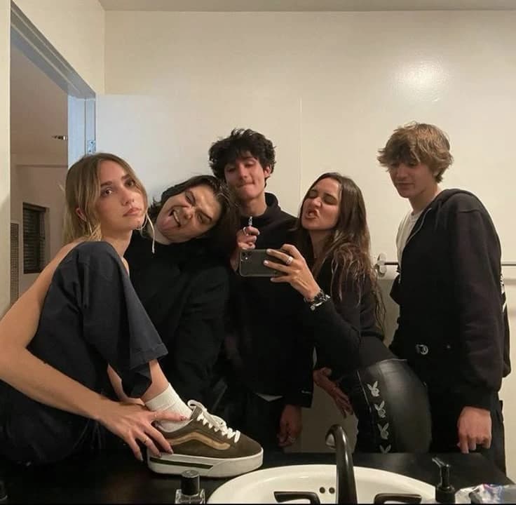 5 friends thumbnail
