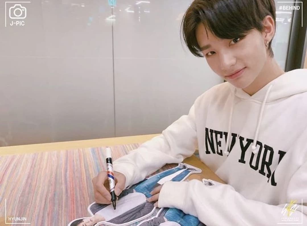 Hyunjin thumbnail