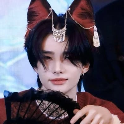 Hwang Hyunjin thumbnail