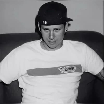 Tom Delonge  thumbnail