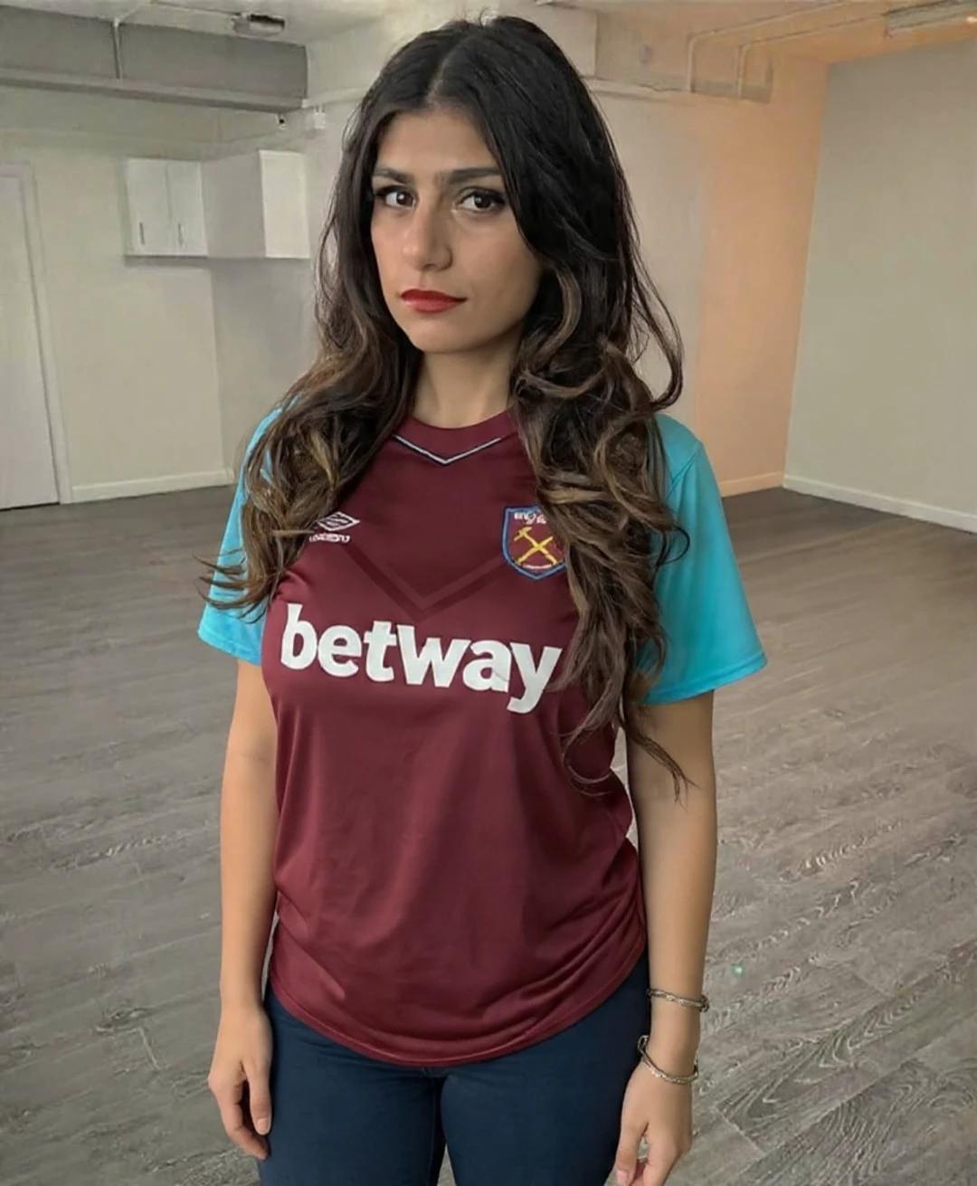 Mia Khalifa thumbnail