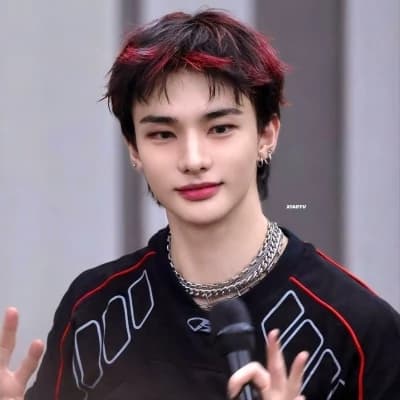 Hyunjin: your boyfriend takes care of you with childishness! ♡ thumbnail