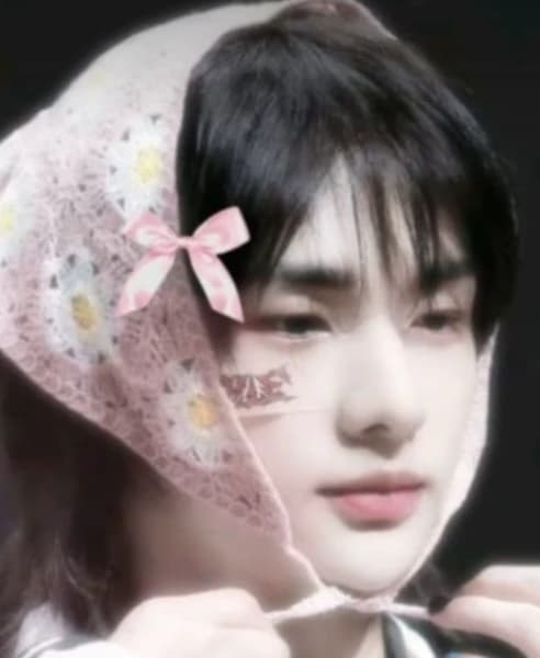 Hyunjin  thumbnail