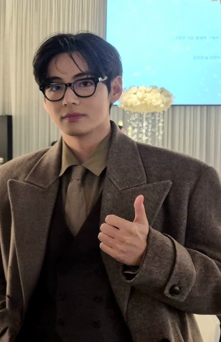 Kim Taehyung  thumbnail