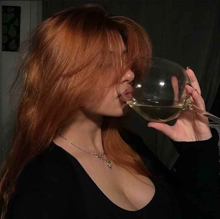 The girl at the bar thumbnail