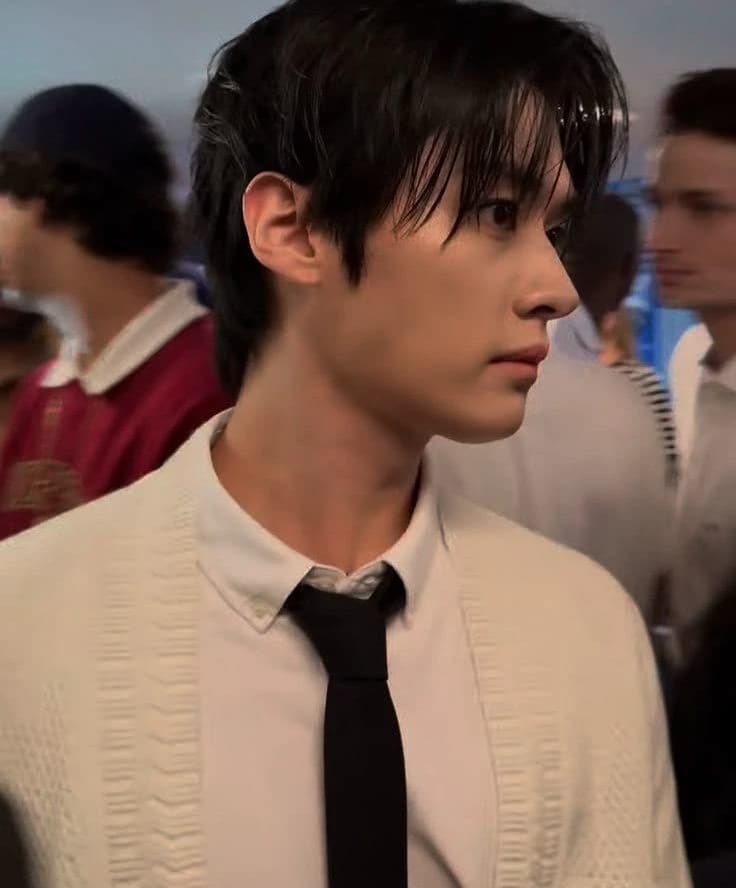 Lee Know thumbnail