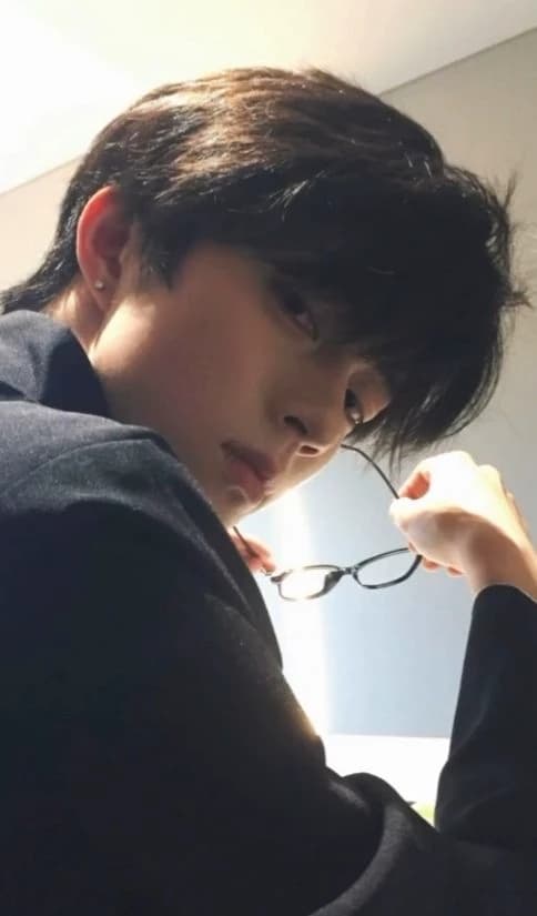Zhou yi thumbnail