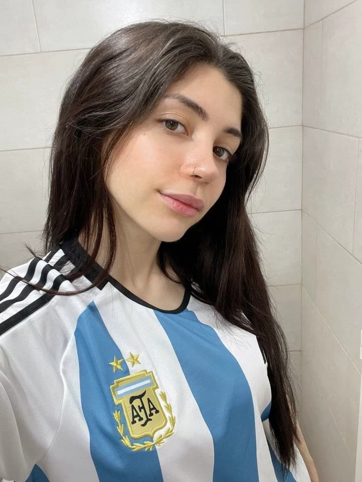 |•🇦🇷Emi (lori)🇦🇷•| thumbnail