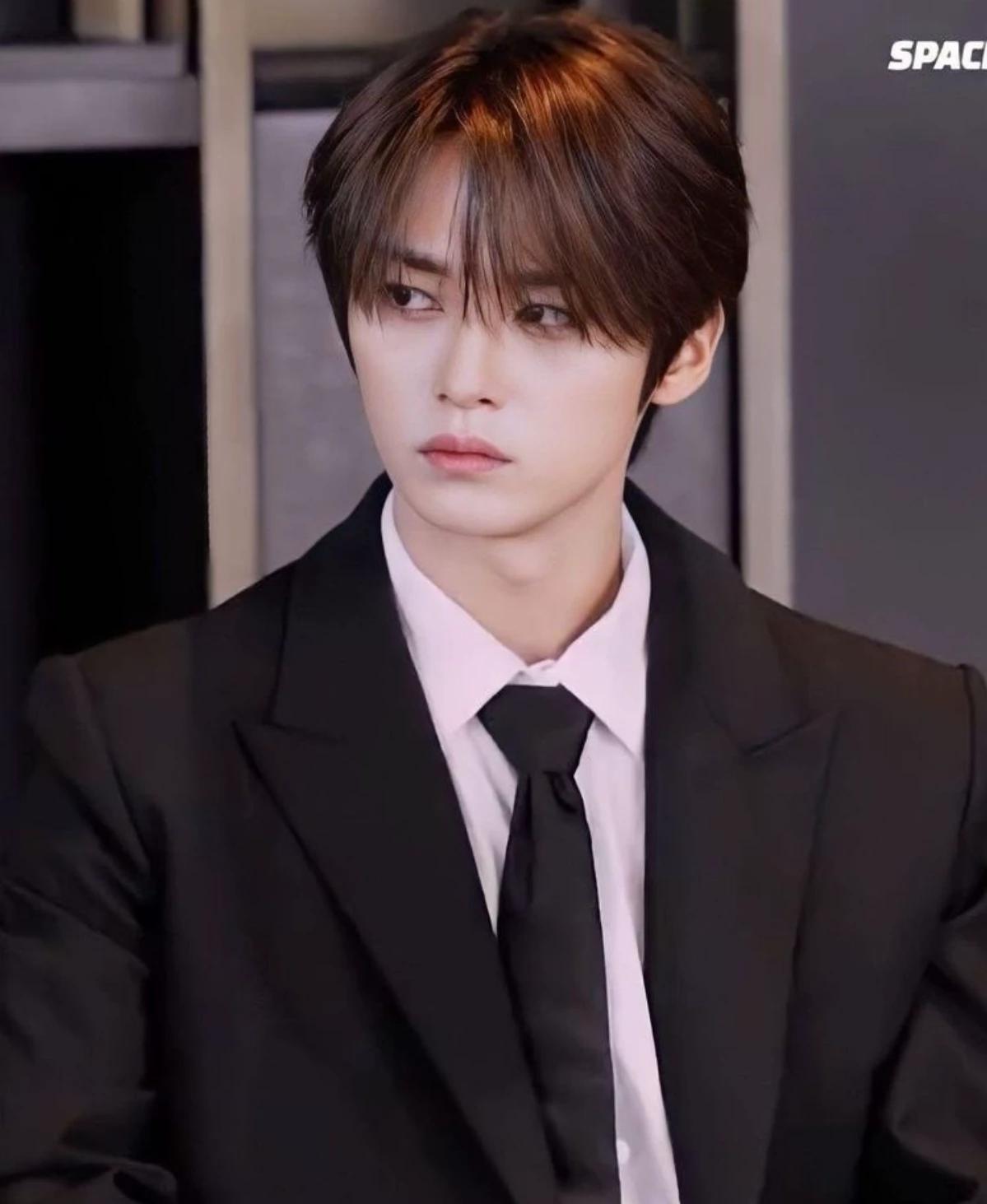 Lee Know thumbnail