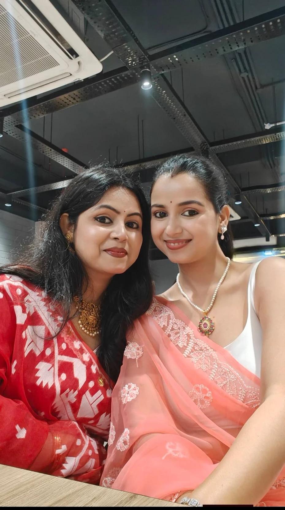  Mother Sharmila Chatterjee):, sister Ananya Chatterjee  thumbnail