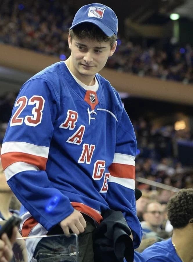 Noah Schnapp thumbnail