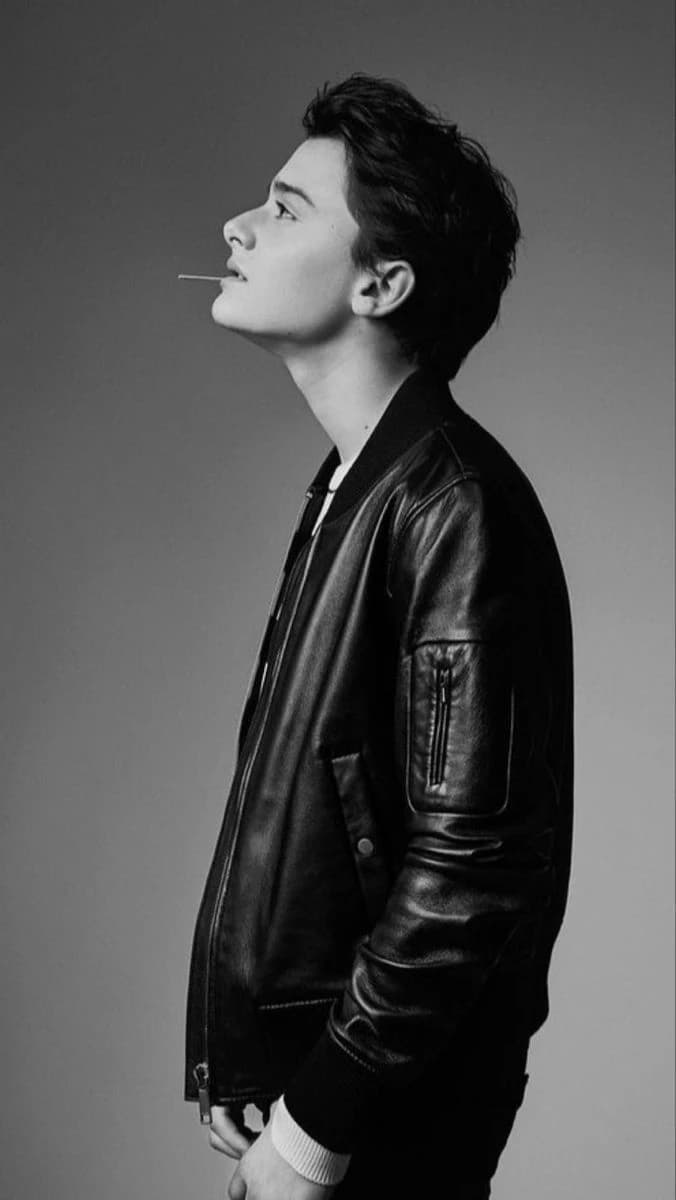 Noah Schnapp  thumbnail