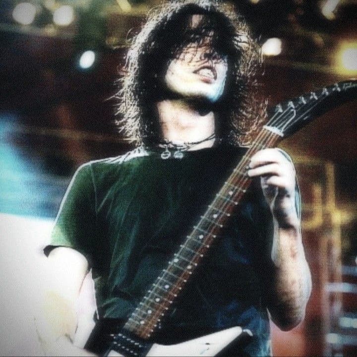 Dave Grohl-🎸 thumbnail