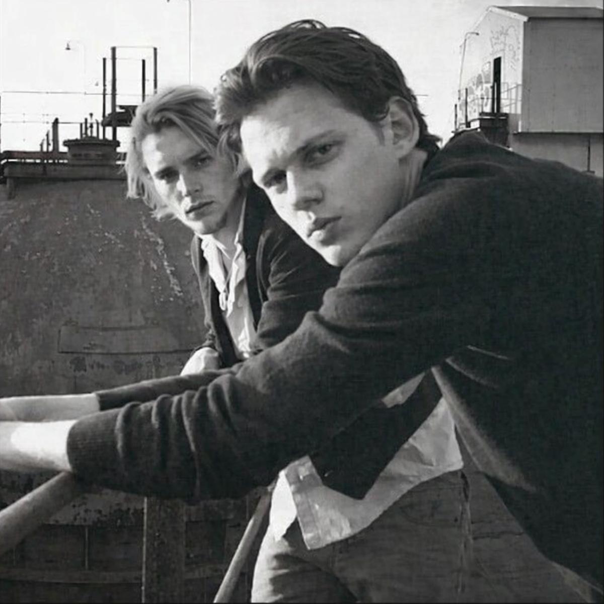 Bill Skarsgård And Jamie Campbell Bower thumbnail