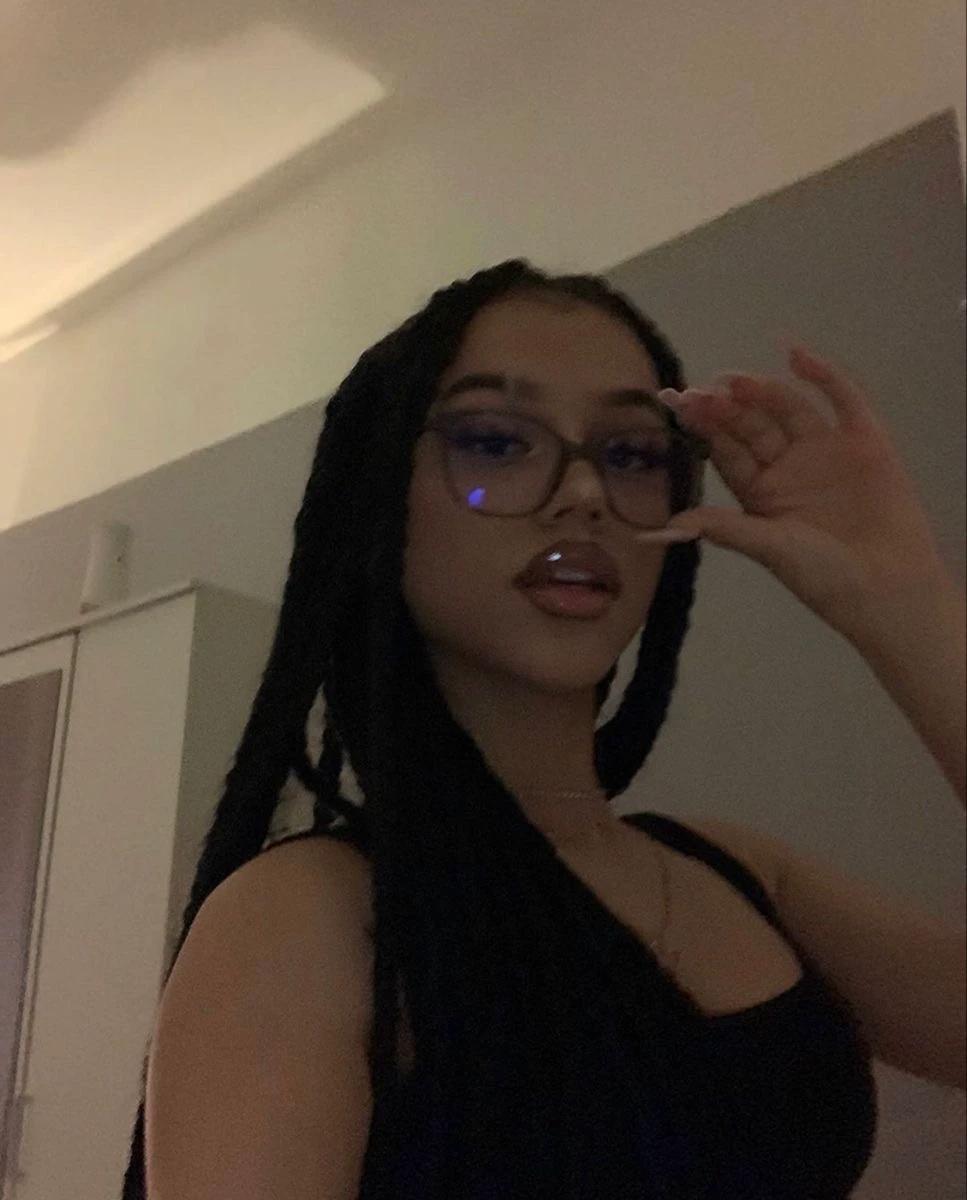 Melanie - Cousin thumbnail