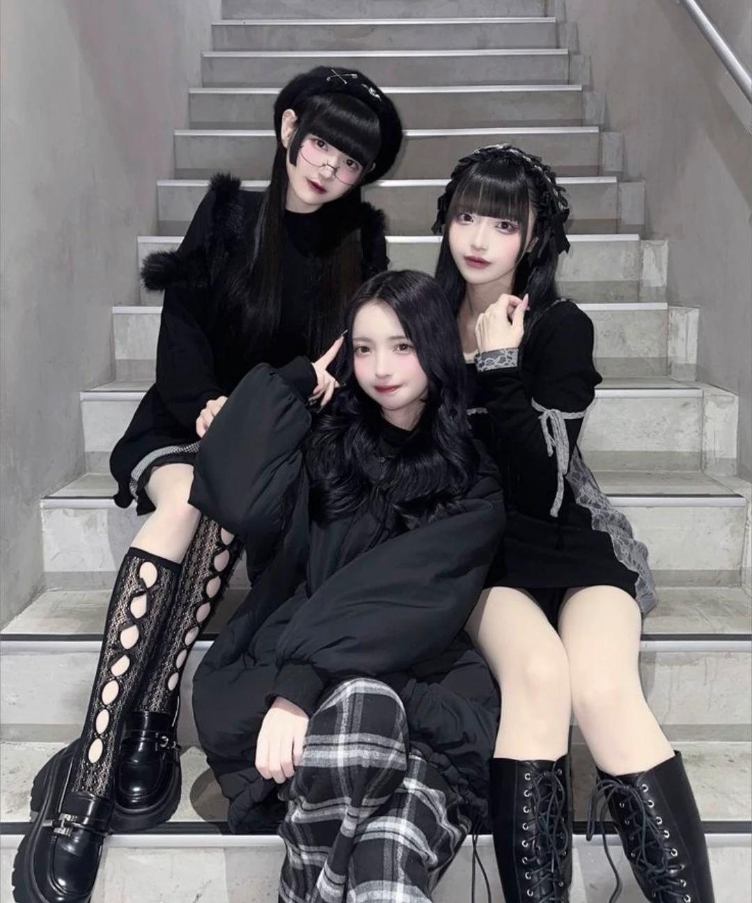 Triplets {Step sisters} thumbnail