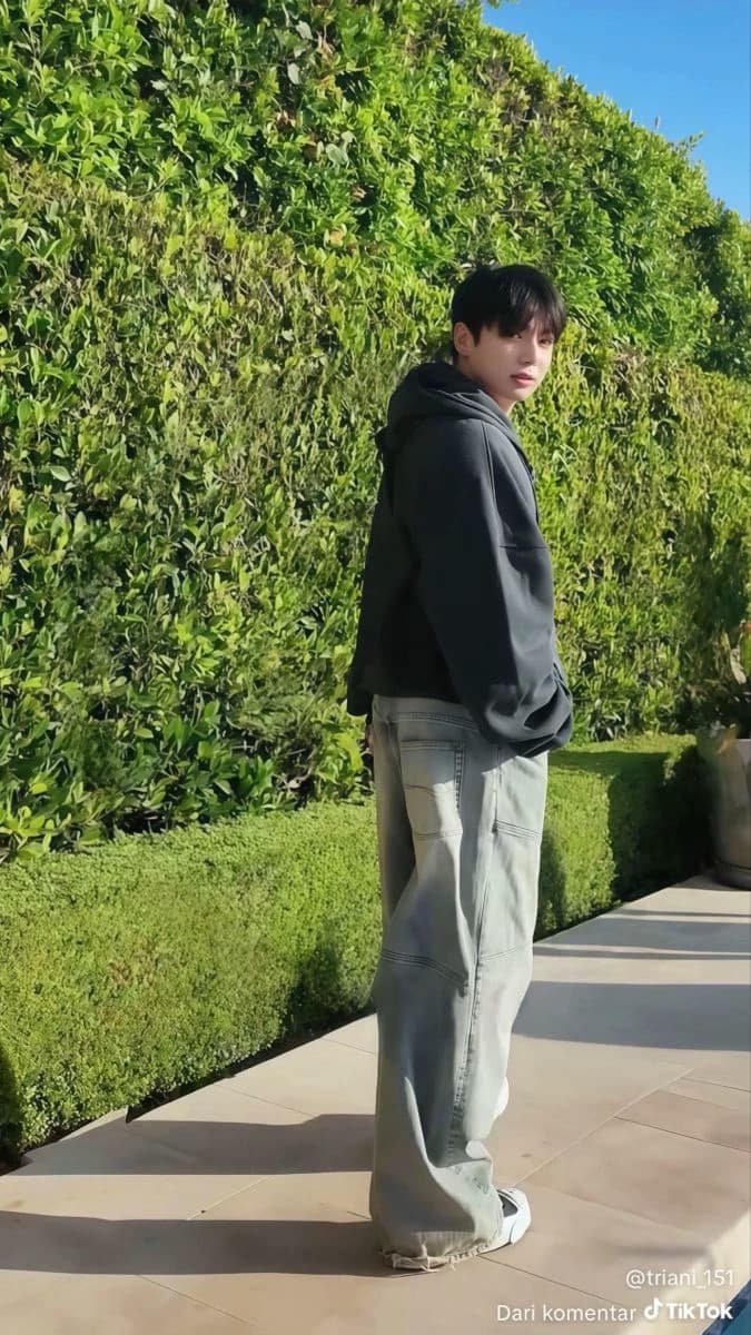 Jeon Jungkook thumbnail