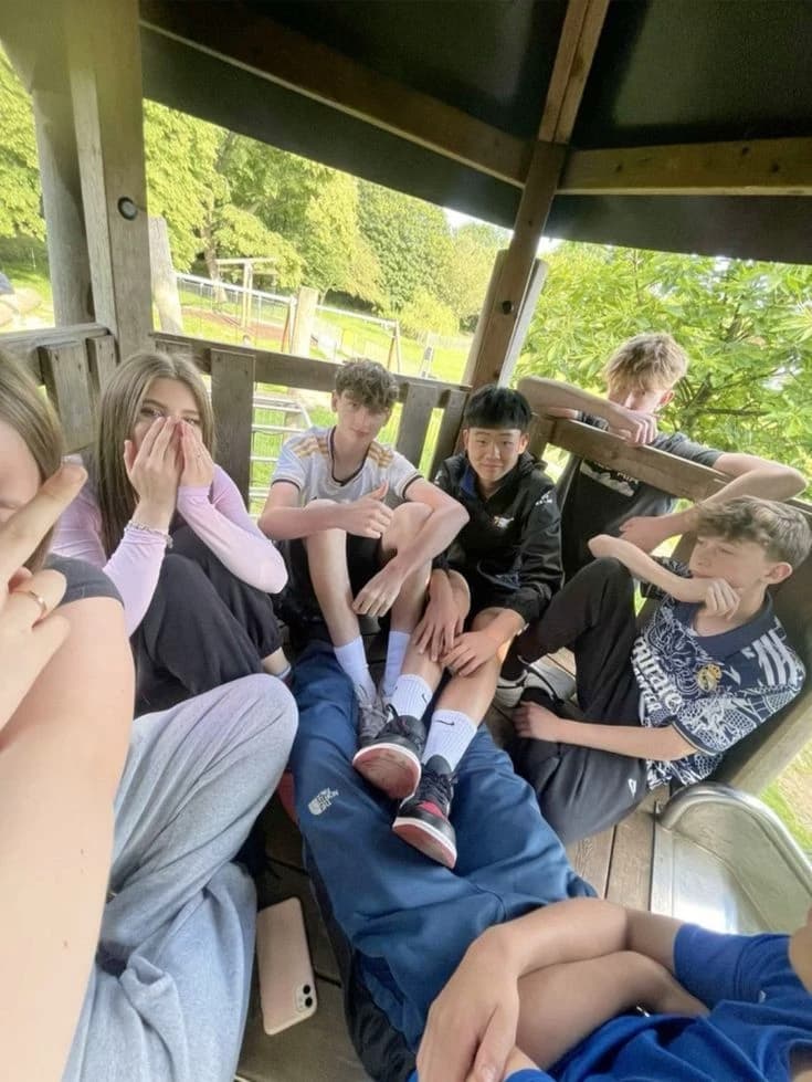 Group of friends thumbnail