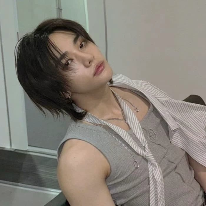 Hwang hyunjin thumbnail