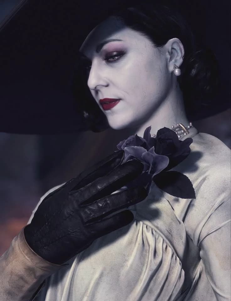 Lady Dimitrescu  thumbnail