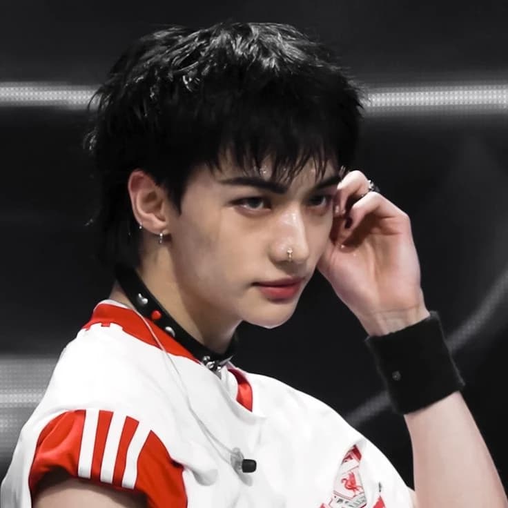 Hwang Hyunjin thumbnail