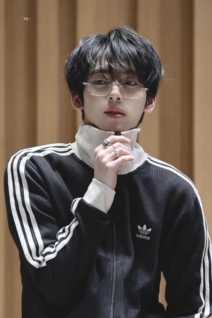 HAN YUJIN thumbnail