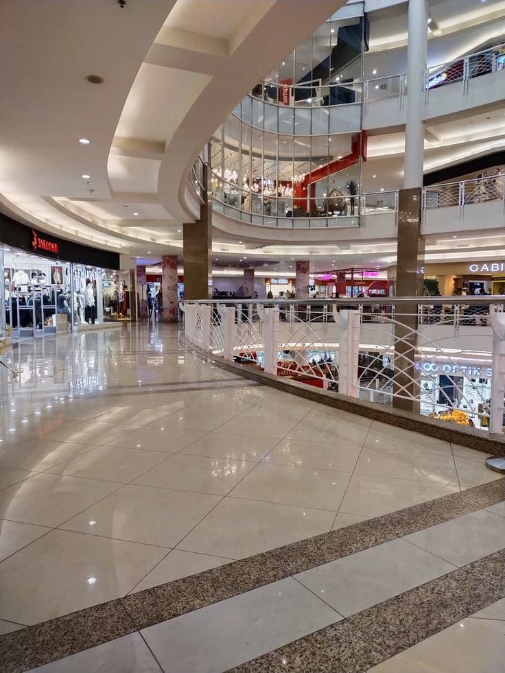 TF 141 + kortac + jeans — mall plaza thumbnail