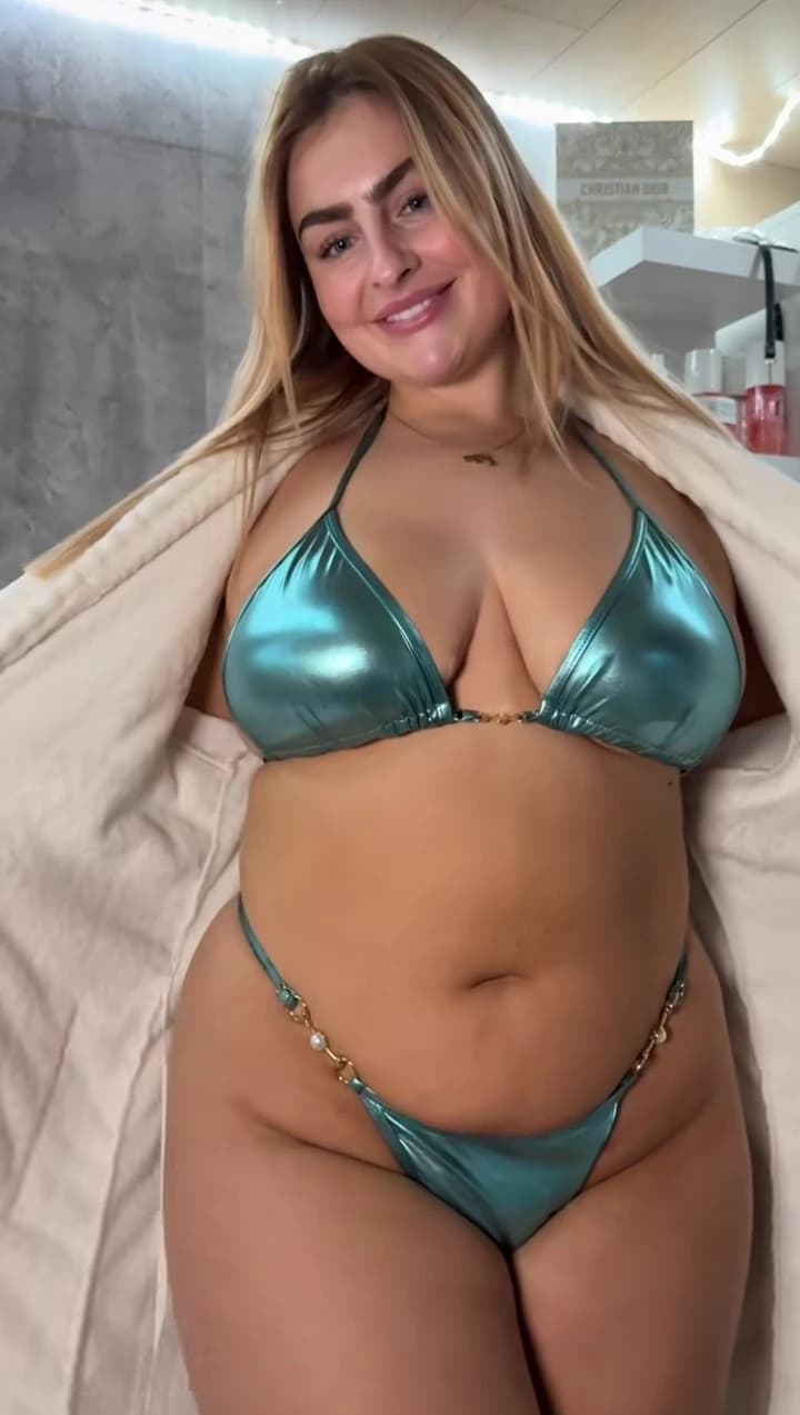 Big mommy Laura thumbnail
