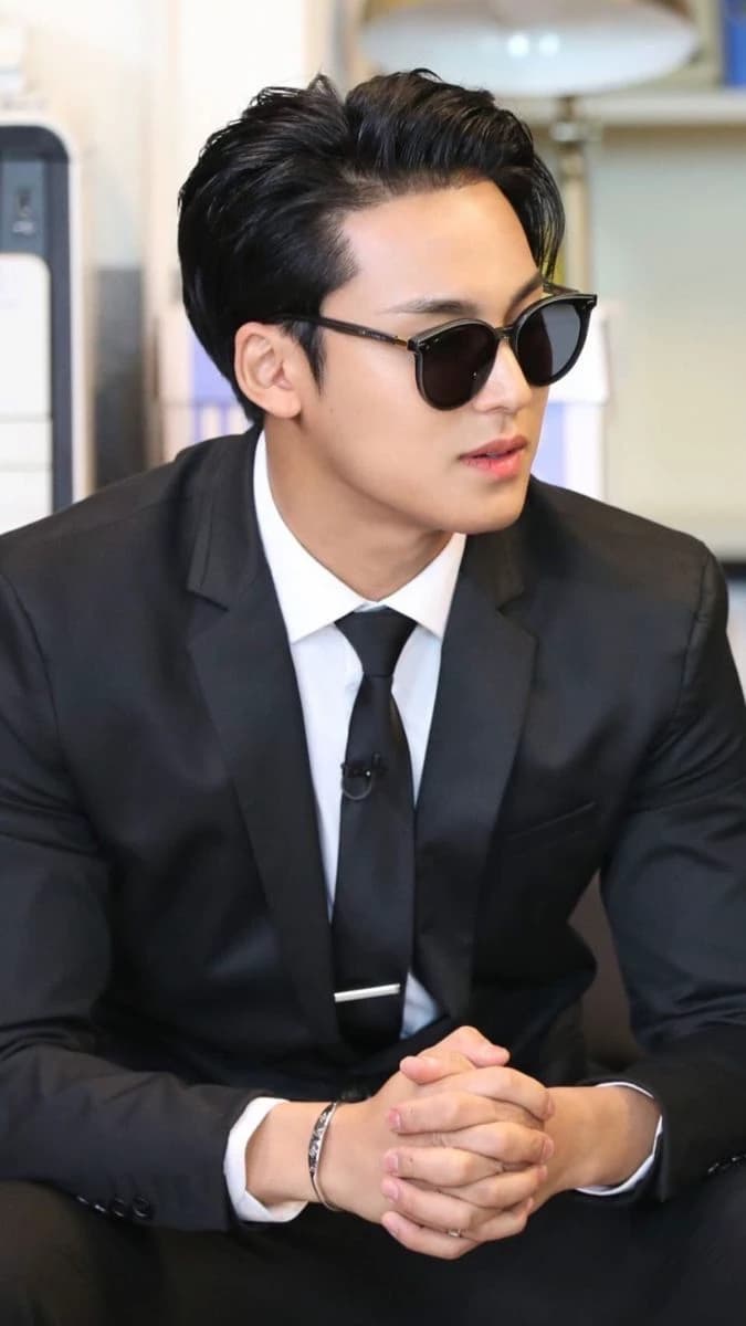 Kim Mingyu thumbnail