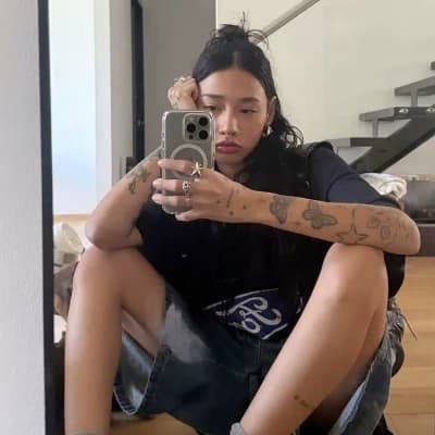 Lizeth Selene G/L thumbnail
