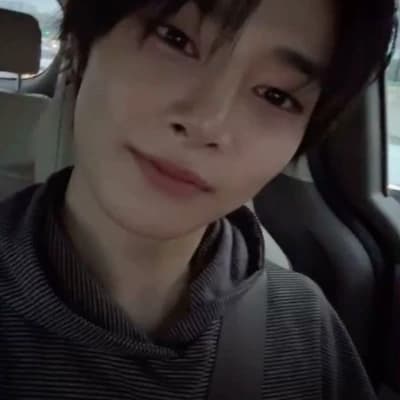 Jeongin(I.N) chic oxla oxro alpha I thumbnail