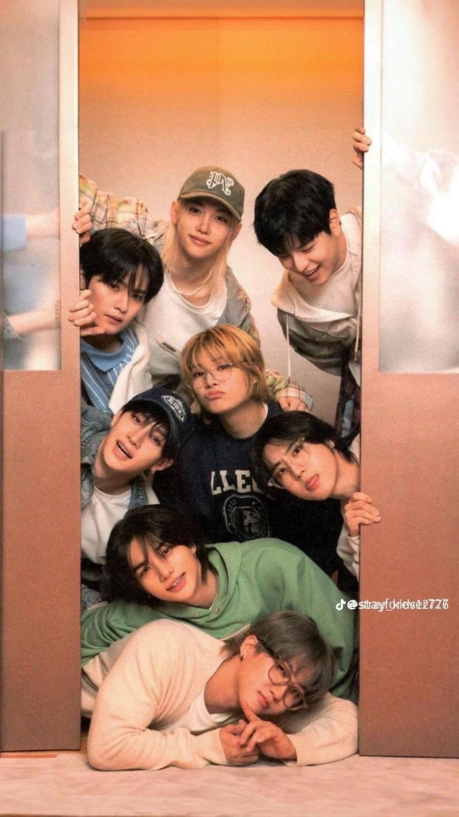 Stray kids thumbnail