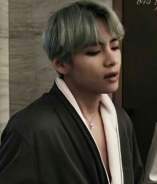 Kim Taehyung. thumbnail