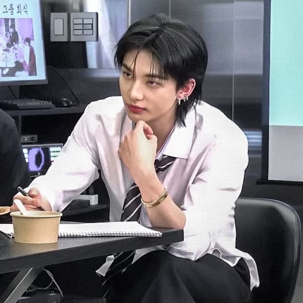 Hwang hyunjin thumbnail