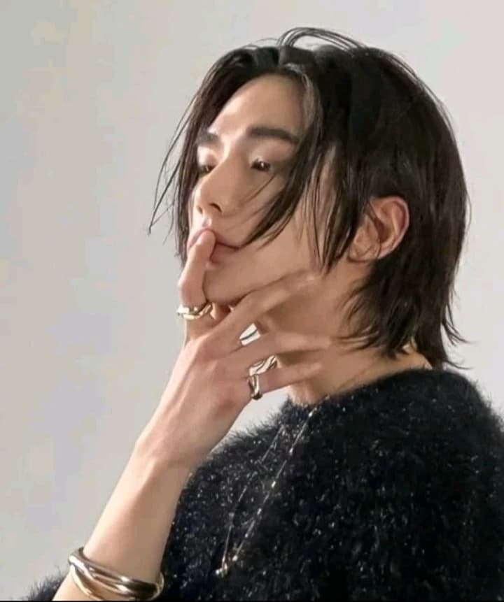 Hwang Hyunjin thumbnail