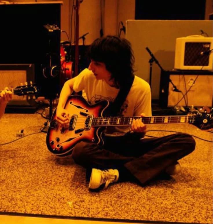 01 - Finn Wolfhard♑🎸🎧 thumbnail