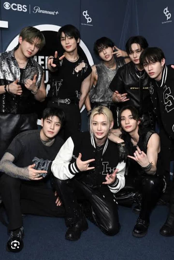 Stray kids thumbnail
