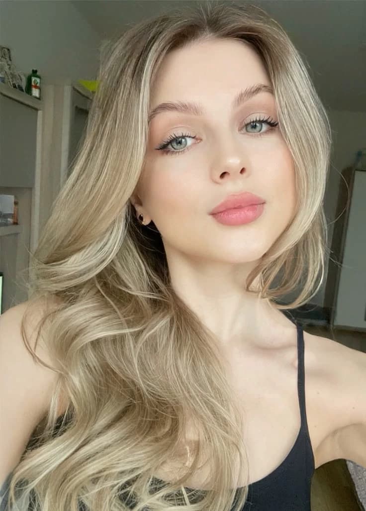 Mia thumbnail