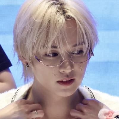 Lee Know thumbnail